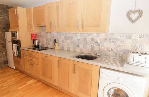 Templeton House | STABLE COTTAGE, NARBERTH, pet friendly, with a garden in Narberth