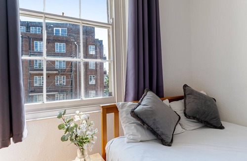 Clifton House | Standard Single Room with Shared Bathroom
