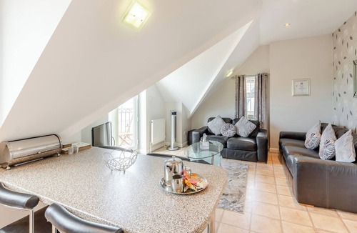 Bispham Apartment | STARLIGHT SUITE, country holiday cottage in Bispham