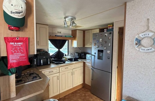 Clacton-on-Sea Cabin | Static Caravan Sleeps 8 with Indoor Pool
