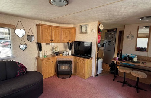 Clacton-on-Sea Cabin | Static Caravan Sleeps 8 with Indoor Pool