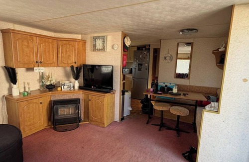 Clacton-on-Sea Cabin | Static Caravan Sleeps 8 with Indoor Pool