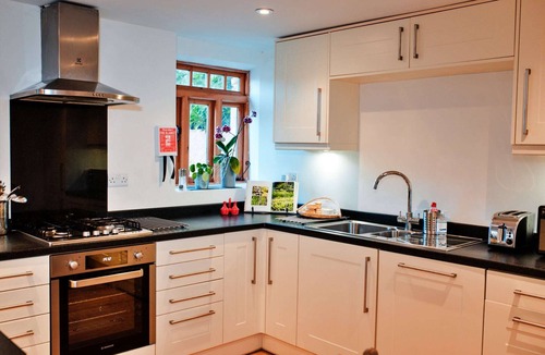 Sticker Cottage | Stone Barn in Cornwall near Coastline