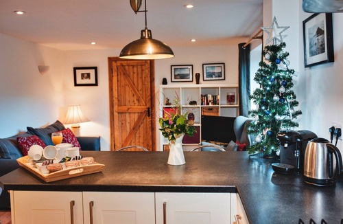 Sticker Cottage | Stone Barn in Cornwall near Coastline