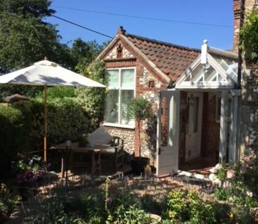 Holt Bed & Breakfast | Stone Cottage
