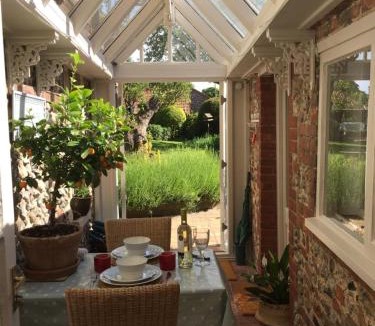Holt Bed & Breakfast | Stone Cottage
