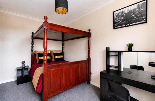 Cotham Apartment | STR8BS8 2-Bedroom Penthouse, Clifton, Parking, Garden & City Views