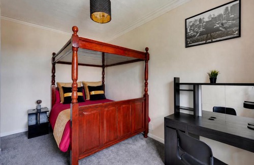 Cotham Apartment | STR8BS8 2-Bedroom Penthouse, Clifton, Parking, Garden & City Views