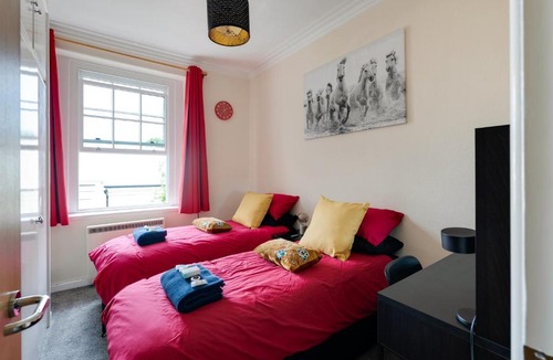 Cotham Apartment | STR8BS8 2-Bedroom Penthouse, Clifton, Parking, Garden & City Views