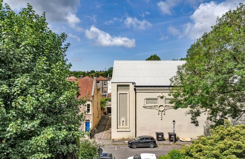 Cotham Apartment | STR8BS8 Georgian 2-Bedroom Apartment, Clifton, Parking & Garden
