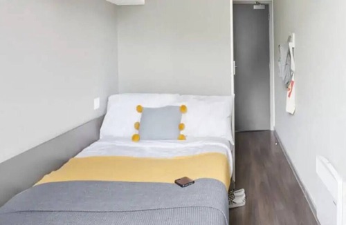 Coventry House | Student Only - Pleasant room near Coventry Canal Basin