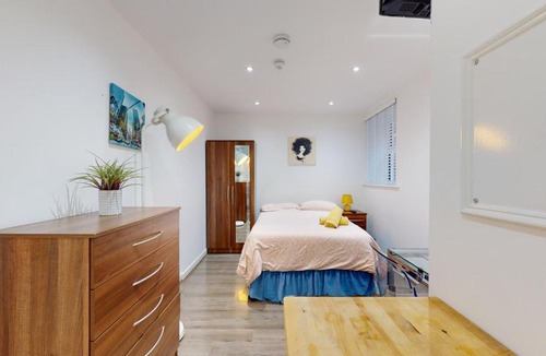 Mapesbury Apartment | Studio 48B