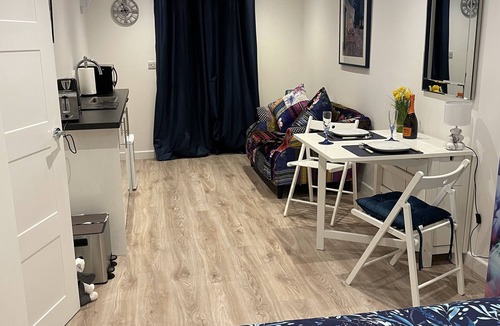 Worthing Apartment | Studio Annie is the Most Relaxing Place to Stay With Free off Road Parking