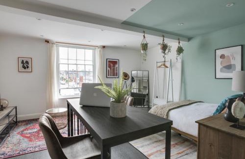 Great Baddow Apartment | Studio Apartment - Central Chelmsford Location