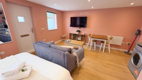 Horfield Apartment | Studio Flat in Seymour Road