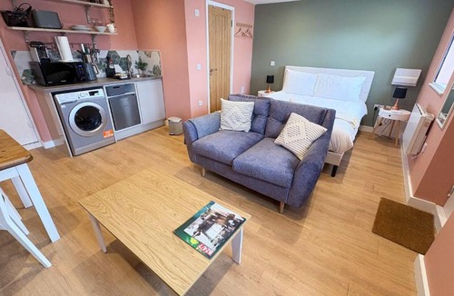 Horfield Apartment | Studio Flat in Seymour Road