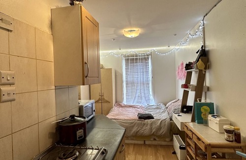 Cann Hall Apartment | Studio Flat in Stratford