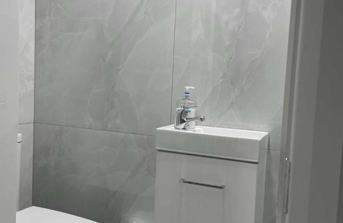 Tottenham Green Apartment | Studio flat private bathroom wc and kitchenette