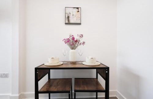 Gorseinon Apartment | Studio - Kitchen - Parking - Ideal for Contractors