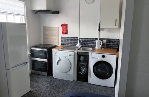 Oldbury Apartment | Studio Sleeps 2 with Parking