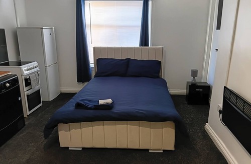 Oldbury Apartment | Studio Sleeps 2 With Parking