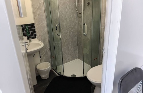 Oldbury Apartment | Studio Sleeps 2 With Parking