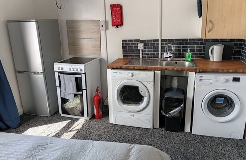 Oldbury Apartment | Studio Sleeps 2 With Parking