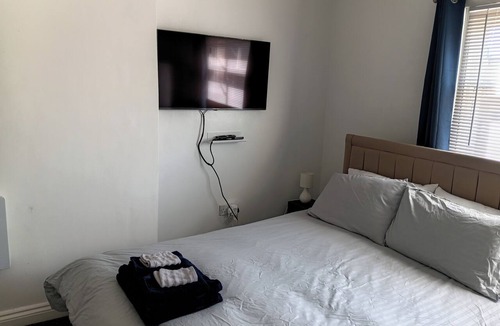Oldbury Apartment | Studio Sleeps 2 With Parking