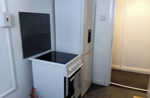 Oldbury Apartment | Studio Sleeps 2 With Parking