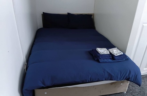 Oldbury Apartment | Studio Sleeps 2 With Parking