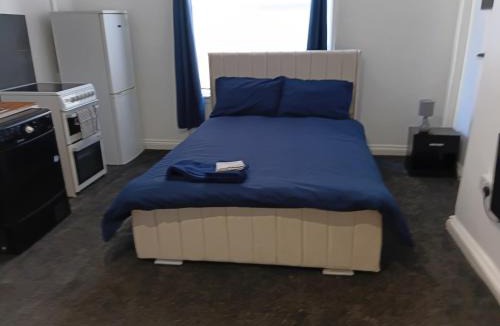 Oldbury Apartment | Studio Sleeps 2 with Parking