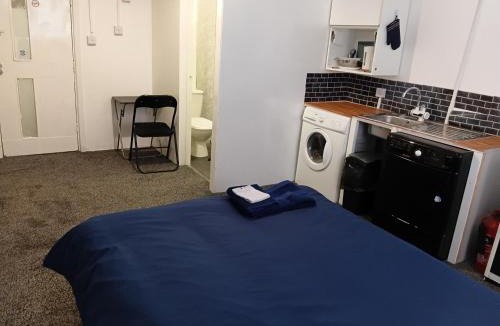 Oldbury Apartment | Studio Sleeps 2 with Parking