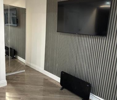 Mayesbrook Apartment | Studio T