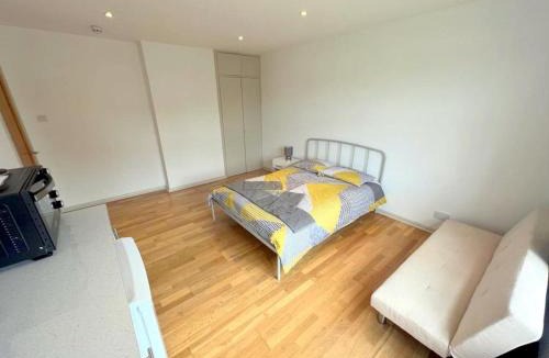 Sutton South House | Studio (Triple) in Sutton
