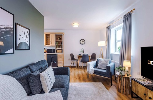 Crewe Apartment | Stunning 1 Bed Flat Perfect for Business in Crewe