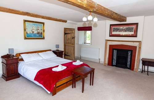 Haresfield House | Stunning 16th Century Grade II Listed Farmhouse
