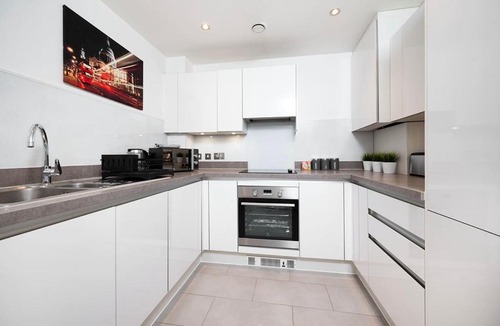 Maidenhead Apartment | Stunning 2BR flat with balcony