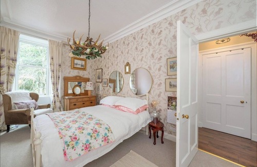 Selkirk House | Stunning 3 Bed Villa with Garden