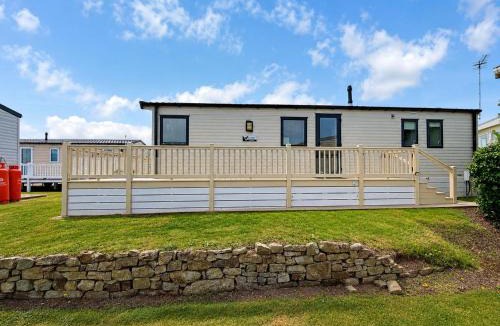 Pakefield House | Stunning 6 Berth Caravan, Close To The Beach In Suffolk Ref 68067Cr