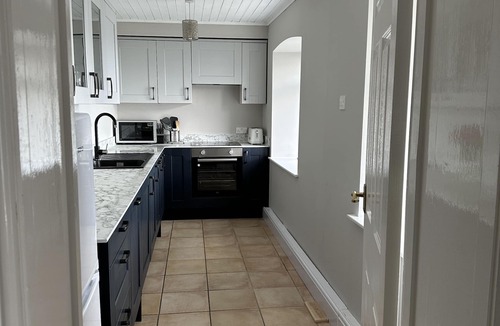 New Quay Apartment | Stunning Beach Front Apartment - Watch the dolphins over breakfast