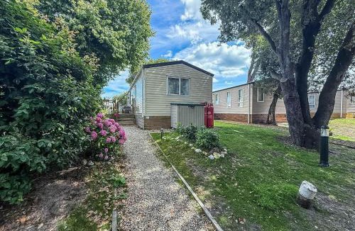 Corton House | Stunning Caravan With Decking At Azure Seas In Suffolk Ref 32055Az