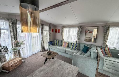 Corton House | Stunning Caravan With Decking At Azure Seas In Suffolk Ref 32055Az