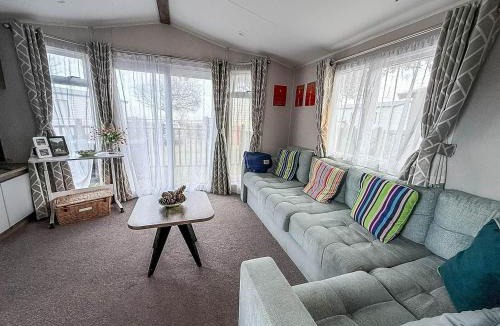 Corton House | Stunning Caravan With Decking At Azure Seas In Suffolk Ref 32055Az