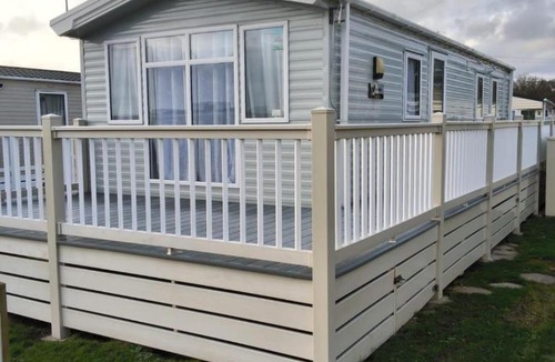 Netley House | Stunning Caravan With Decking At Solent Breeze In Hampshire Ref 38088Sb