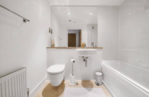 Stevenage Apartment | Stunning Central 2 Bed Apartment - Clayton Living