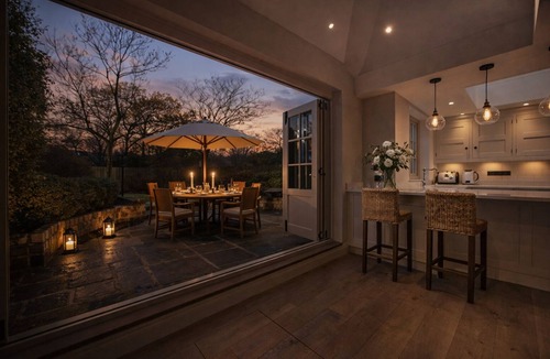 Marlow House | Stunning Grade 2 listed Shelley Lodge in Marlow