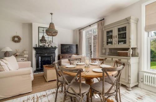Hunton Bridge House | Stunning Modern Countryside Home PassTheKeys®