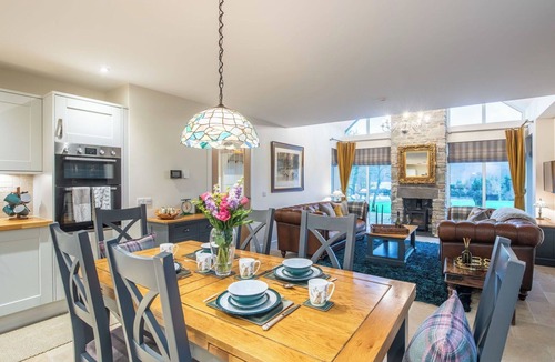 Invermoriston House | Stunning private villa for 6 guests with WIFI, TV and panoramic view