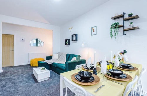 Northwich House | Stunning & Spacious Bungalow in Northwich Sleep 8