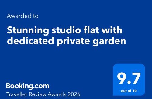 Eaton Mascott Apartment | Stunning studio flat with dedicated private garden